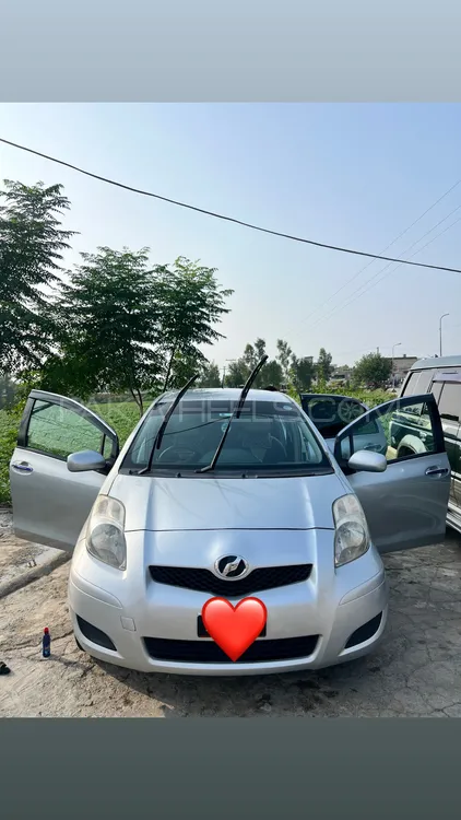 Toyota Vitz 2007 for Sale in Mardan Image-1