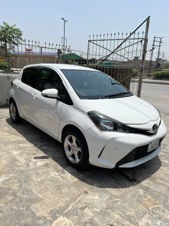 Toyota Vitz 2014 for Sale in Peshawar Image-1