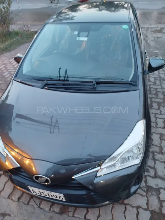 Toyota Vitz 2018 for Sale in Khanewal Image-1