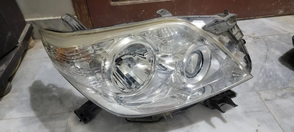 prado headlights Image-1