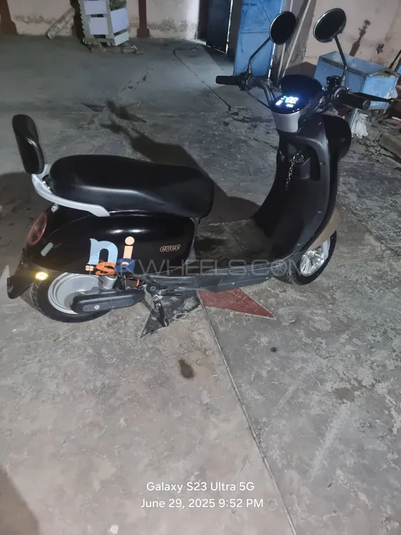 Super Star Scooty EV 2025 for Sale Image-1