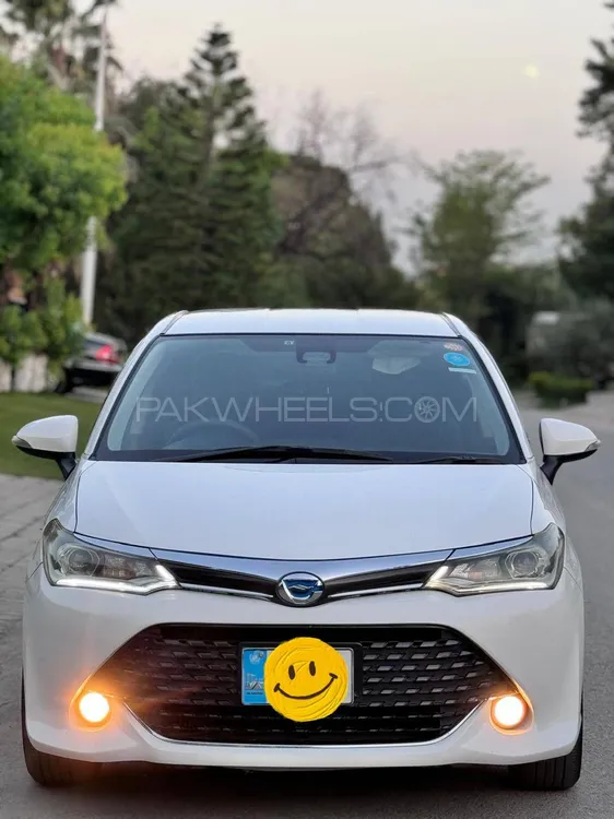Toyota Corolla Axio 2015 for Sale in Islamabad Image-1