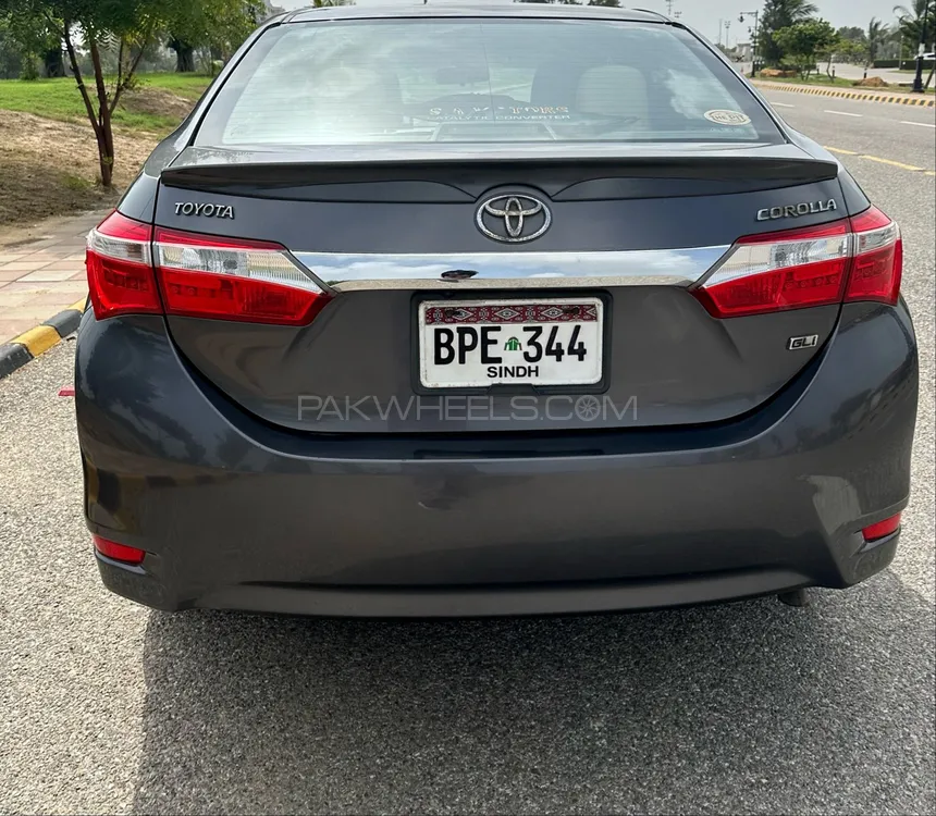 Toyota Corolla 2017 for Sale in Karachi Image-1
