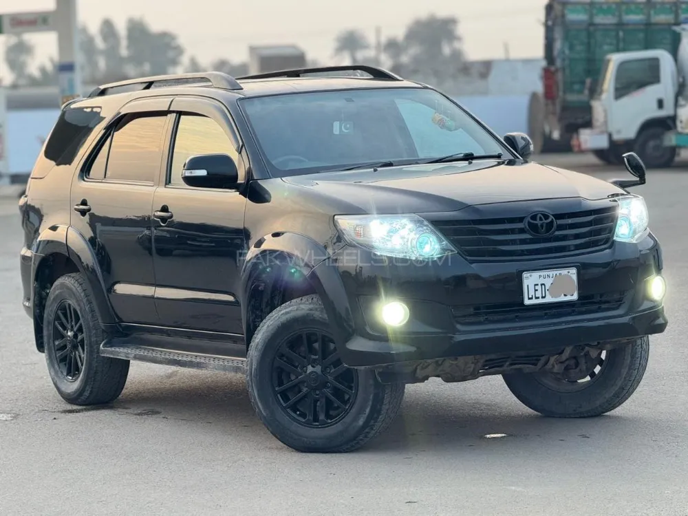 Toyota Fortuner 2013 for Sale in Muzaffar Gargh Image-1