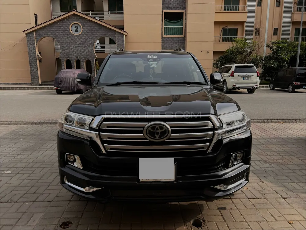 Toyota Land Cruiser 2017 for Sale in Islamabad Image-1