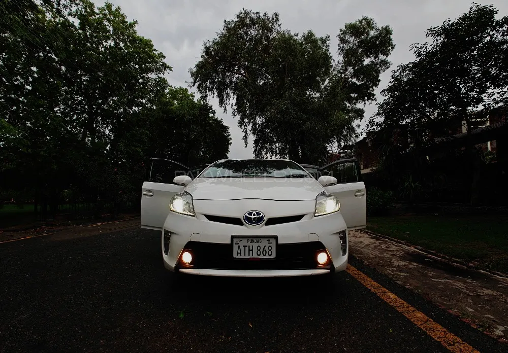 Toyota Prius 2013 for Sale in Lahore Image-1