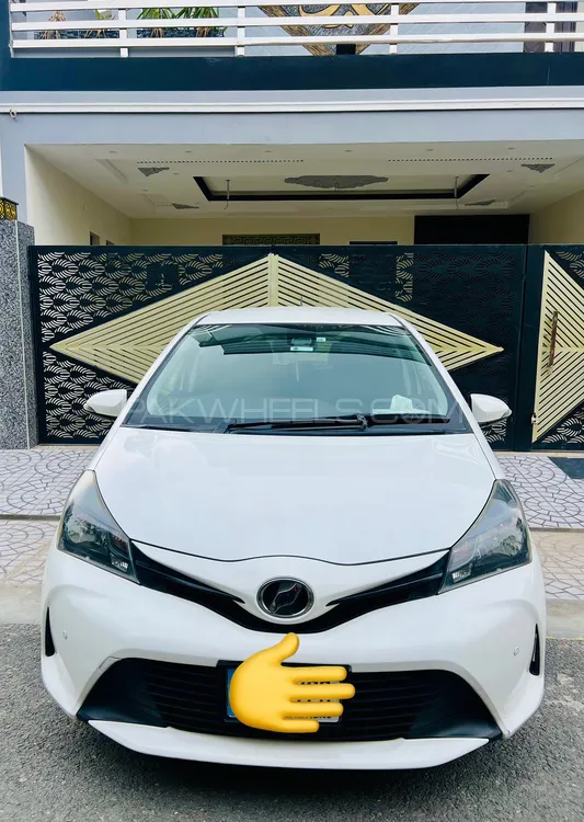 Toyota Vitz 2015 for Sale in Sahiwal Image-1