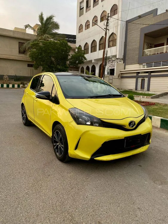 Toyota Vitz 2015 for Sale in Karachi Image-1