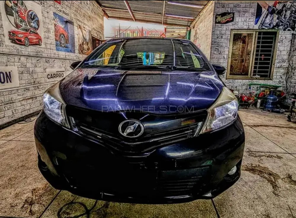 Toyota Vitz 2011 for Sale in Sialkot Image-1