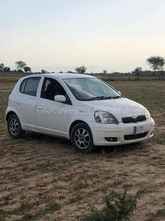 Toyota Vitz 2004 for Sale in Islamabad Image-1