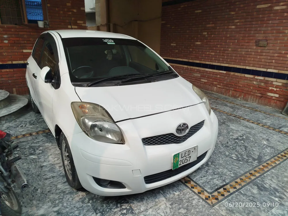 Toyota Vitz 2008 for Sale in Lahore Image-1