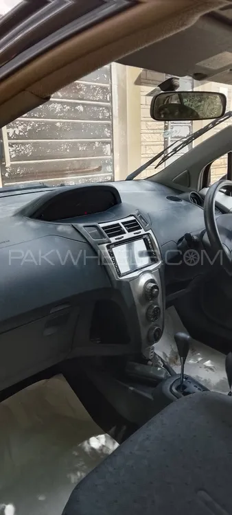 Toyota Vitz 2013 for Sale in Karachi Image-1