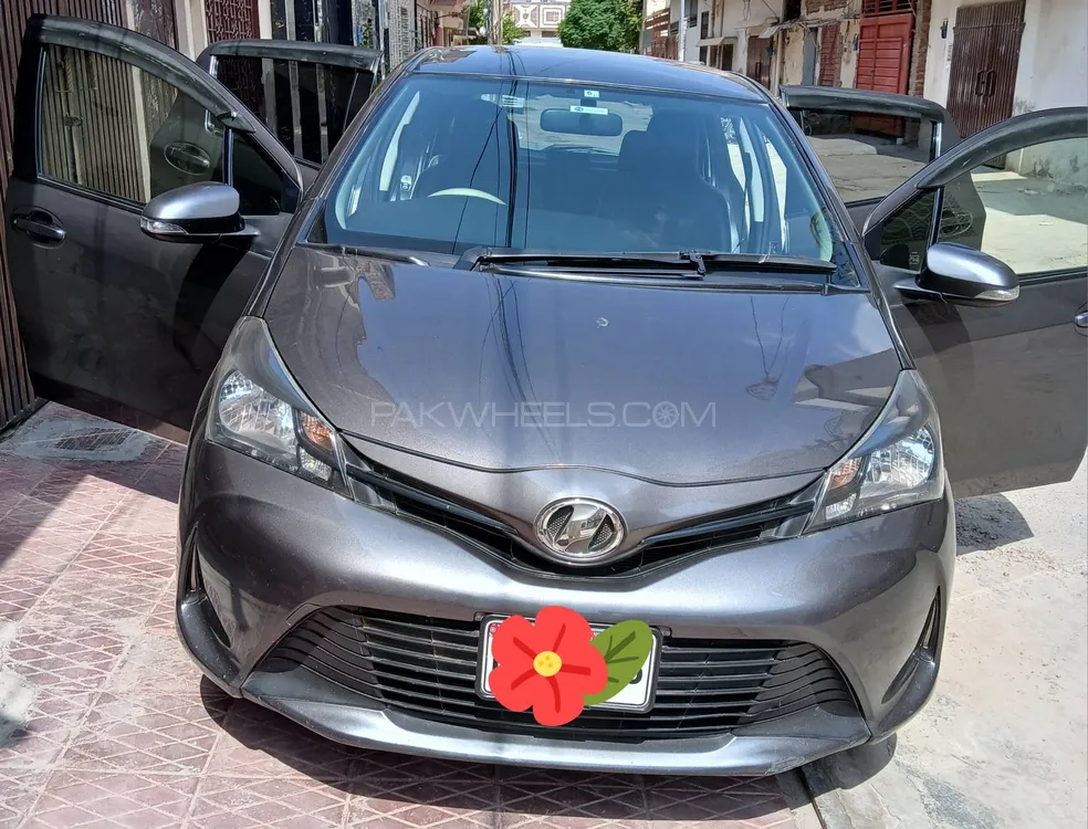 Toyota Vitz 2015 for Sale in Multan Image-1