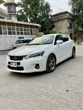 Lexus CT200h Version C 2011