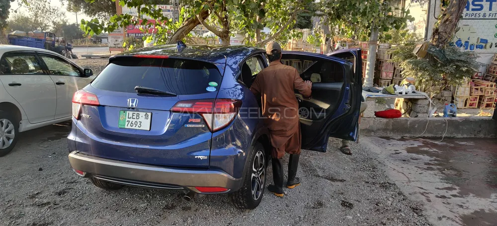 Honda Vezel 2017 for Sale in Wah cantt Image-1