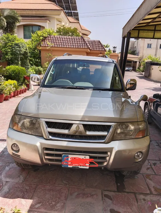 Mitsubishi Pajero 2004 for Sale in Islamabad Image-1