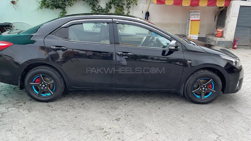 Toyota Corolla 2015 for Sale in Islamabad Image-1