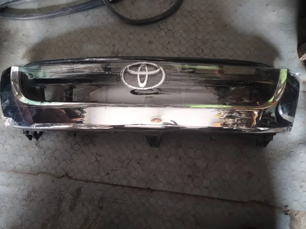 Toyota Hilux Tiger Japanese Front Grill Image-1