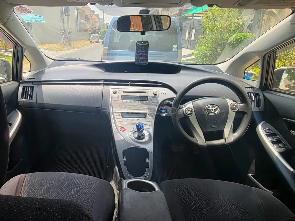 Toyota Prius 2013 for Sale in Lahore Image-1