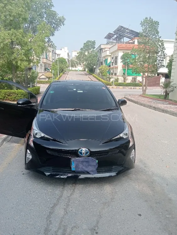 Toyota Prius 2018 for Sale in Islamabad Image-1