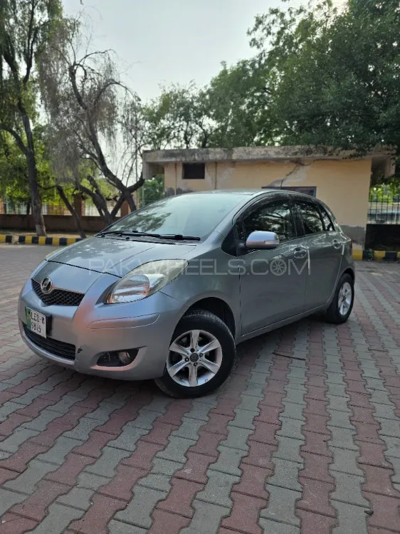 Toyota Vitz 2010 for Sale in Lahore Image-1