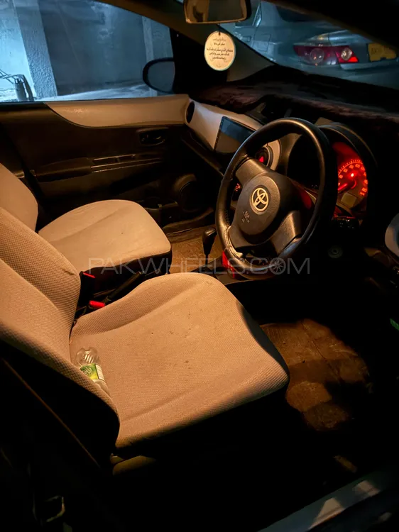 Toyota Vitz 2011 for Sale in Karachi Image-1