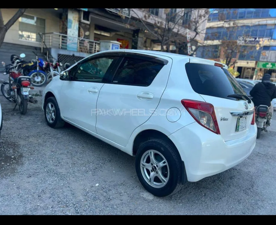 Toyota Vitz 2014 for Sale in Mian Wali Image-1