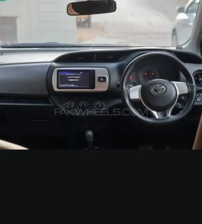 Toyota Vitz 2015 for Sale in Lahore Image-1