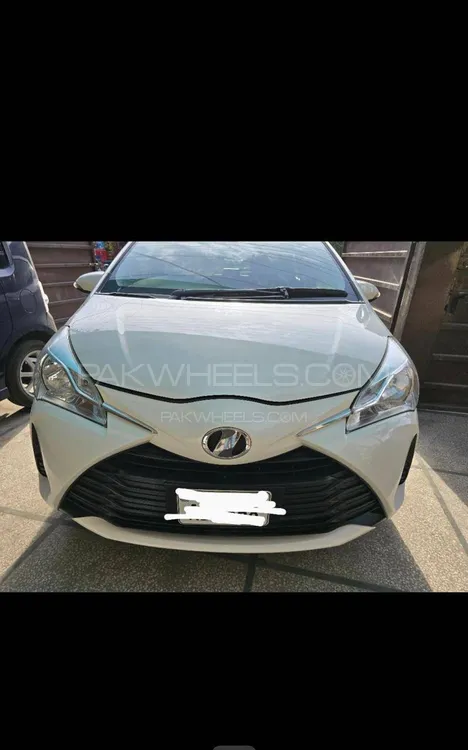 Toyota Vitz 2017 for Sale in Lahore Image-1