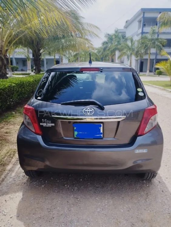 Toyota Vitz 2014 for Sale in Karachi Image-1