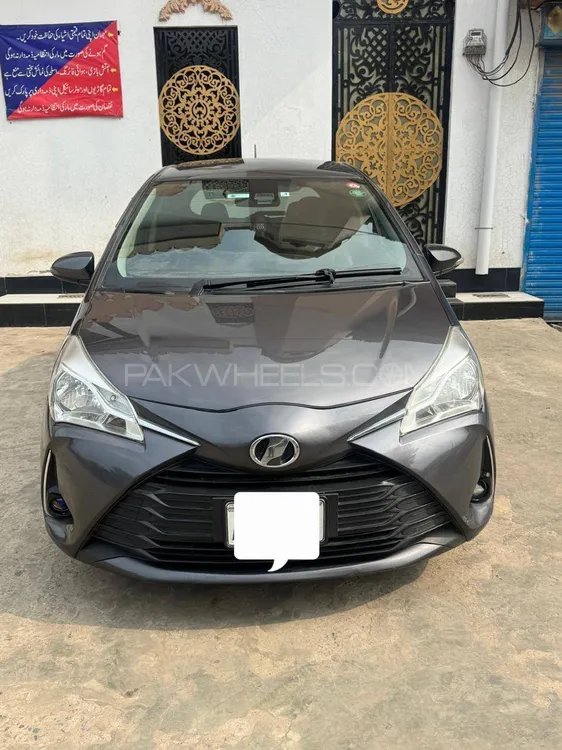 Toyota Vitz 2017 for Sale in Lahore Image-1