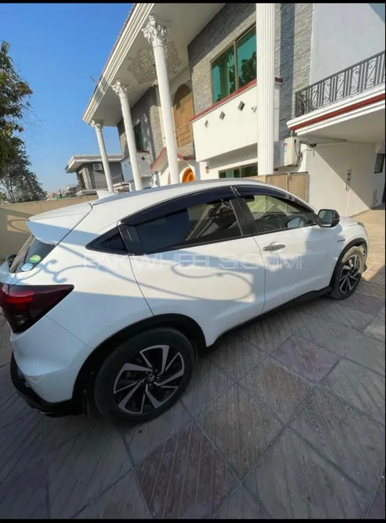 Honda Vezel 2018 for Sale in Islamabad Image-1