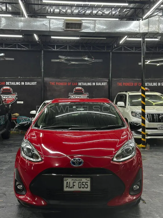 Toyota Aqua 2018 for Sale in Sialkot Image-1
