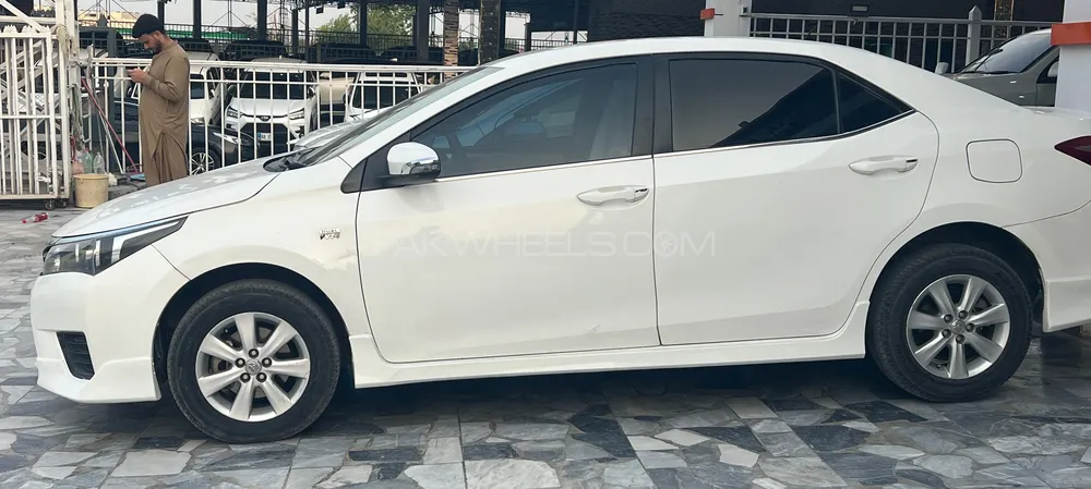 Toyota Corolla 2017 for Sale in Peshawar Image-1