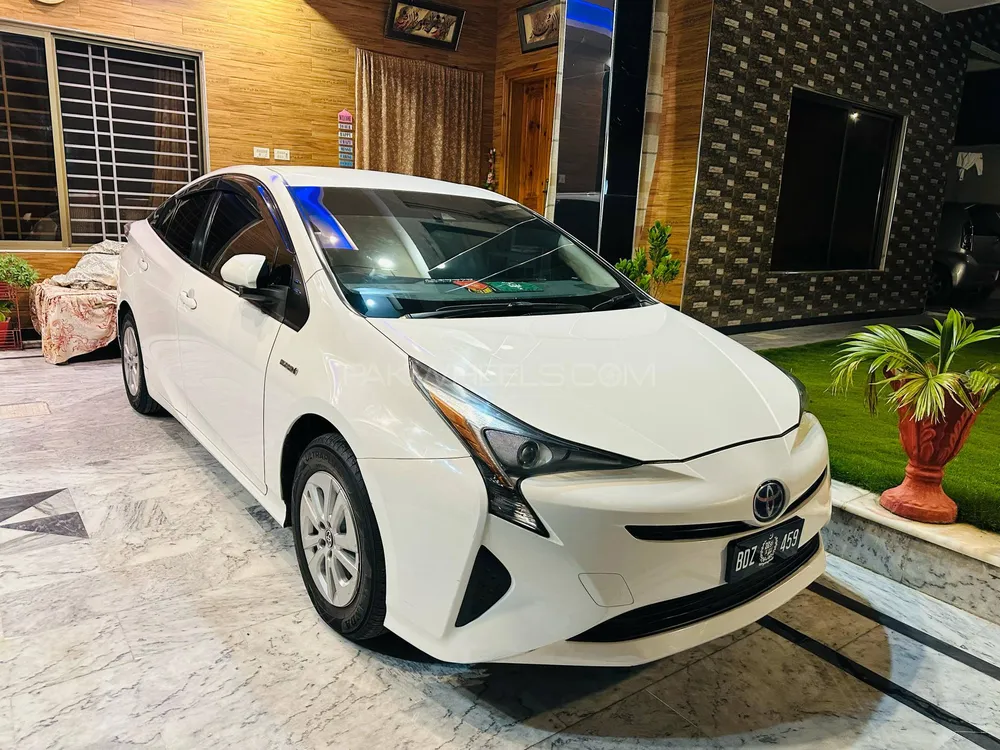 Toyota Prius 2018 for Sale in Abbottabad Image-1