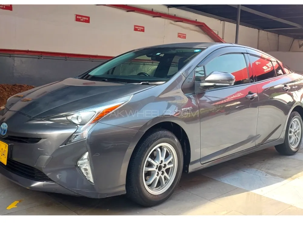 Toyota Prius 2016 for Sale in Karachi Image-1