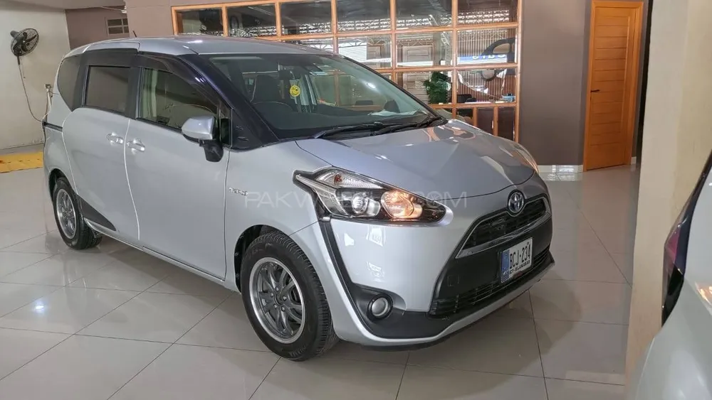 Toyota Sienta 2018 for Sale in Peshawar Image-1
