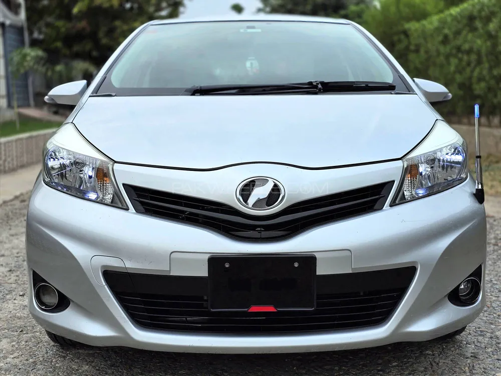 Toyota Vitz 2013 for Sale in Peshawar Image-1