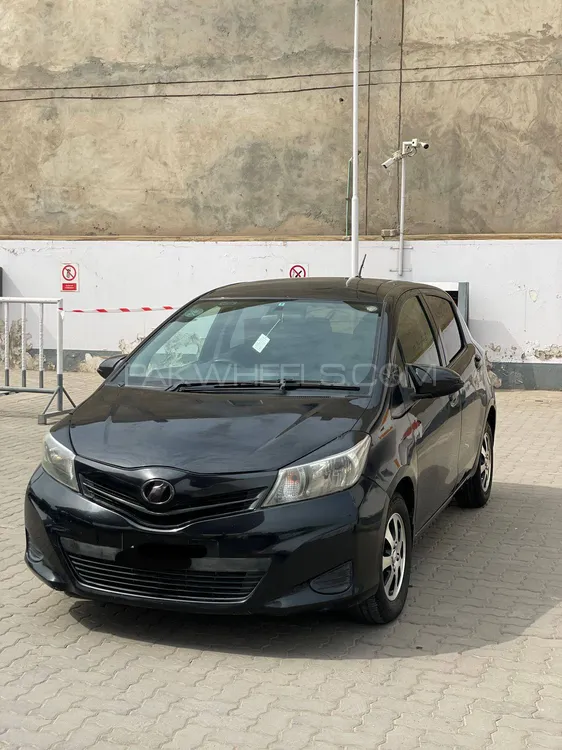 Toyota Vitz 2011 for Sale in Multan Image-1