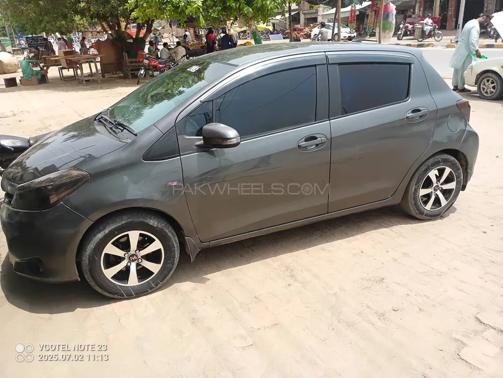 Toyota Vitz 2011 for Sale in Lodhran Image-1