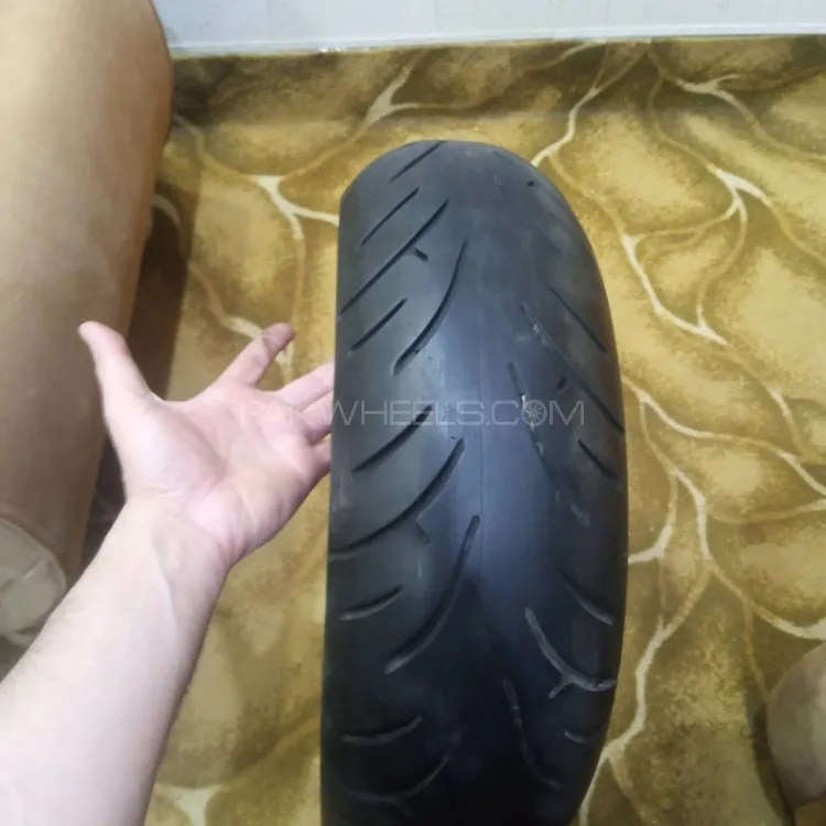 Bridgestone tyre 180/55/17 japan Image-1