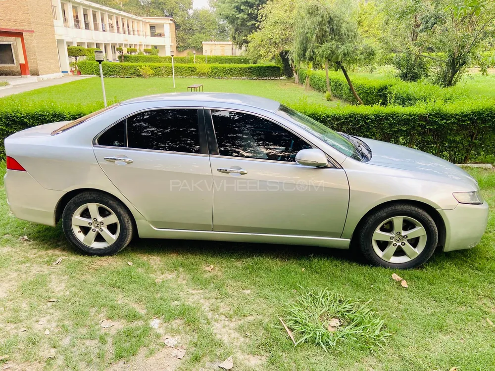 Honda Accord 2004 for Sale in Abbottabad Image-1