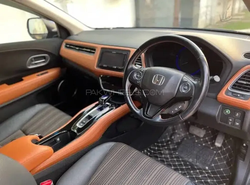 Honda Vezel 2017 for Sale in Lahore Image-1