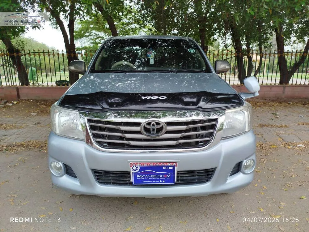 Toyota Hilux 2013 for Sale in Karachi Image-1