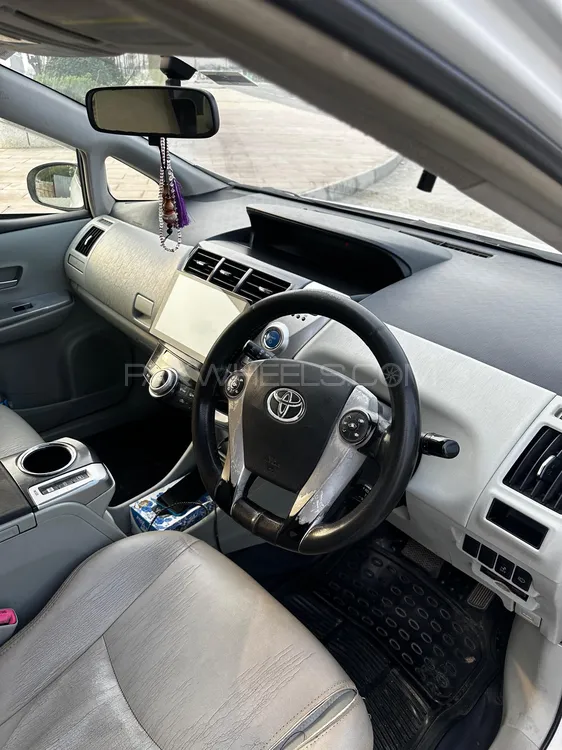 Toyota Prius Alpha 2010 for Sale in Lahore Image-1