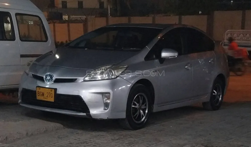 Toyota Prius 2013 for Sale in Karachi Image-1