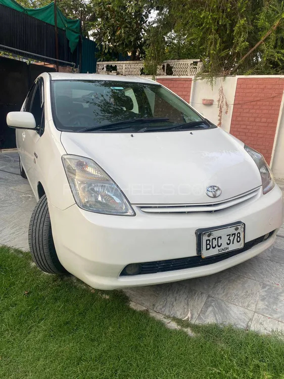 Toyota Prius 2011 for Sale in Mardan Image-1