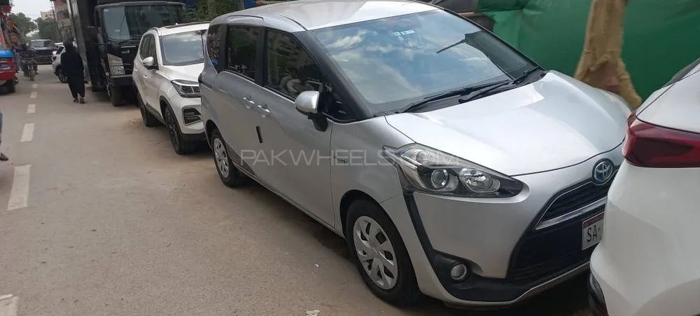 Toyota Sienta 2018 for Sale in Karachi Image-1