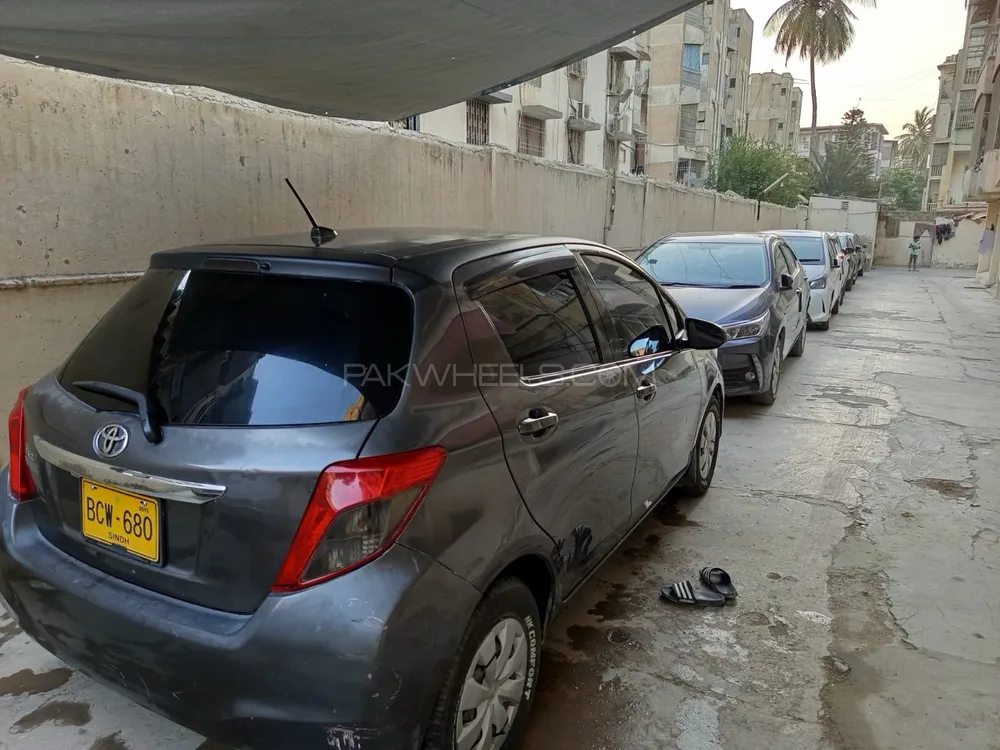 Toyota Vitz 2011 for Sale in Karachi Image-1
