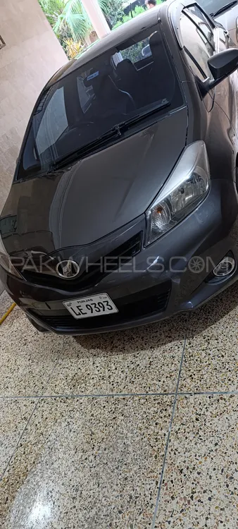 Toyota Vitz 2012 for Sale in Mardan Image-1